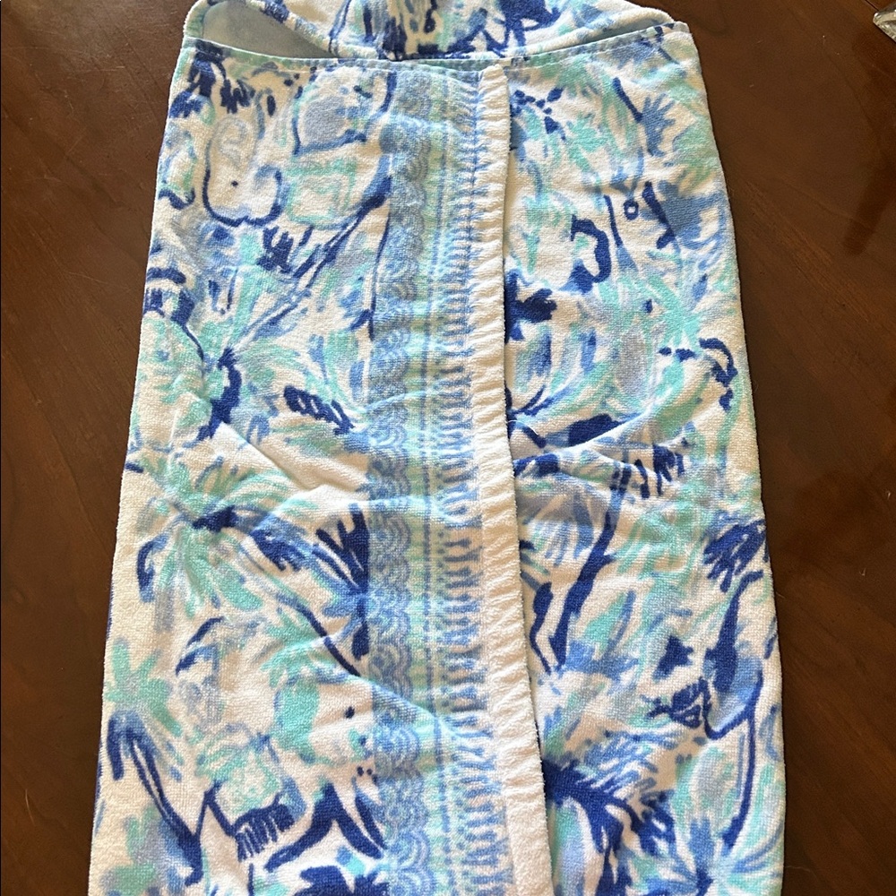 Lilly Pulitzer Towel - Picture 2 of 4
